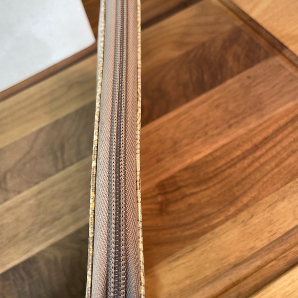 Sakroots Wallet Abstract Peace Pattern Zip Around Multi Card Whimsical Boho - Picture 6 of 15